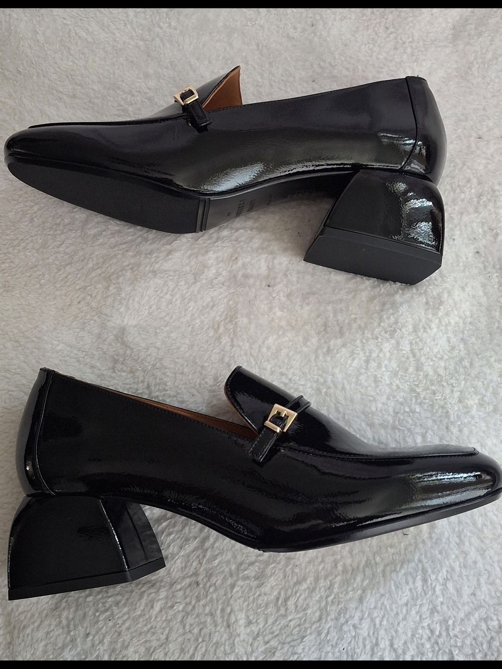 Sézane Victoire loafers featuring a slim gold horsebit detail across the vamp.